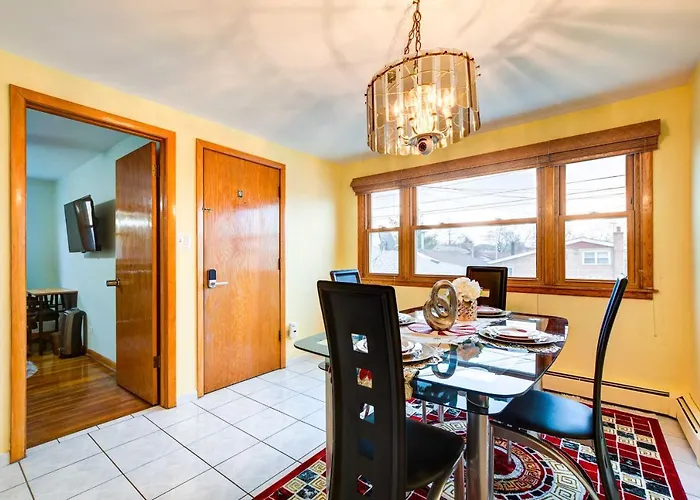 Apartment ~ 2 Mi To Ford Mall!