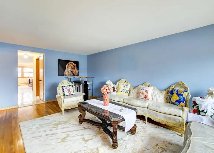 Apartment ~ 2 Mi To Ford Mall! *