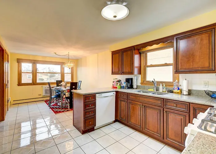 Apartment ~ 2 Mi To Ford Mall!