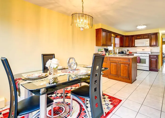 Apartment ~ 2 Mi To Ford Mall! Oak Lawn