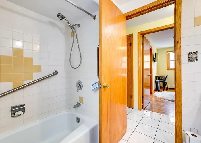 Apartment ~ 2 Mi To Ford Mall! *