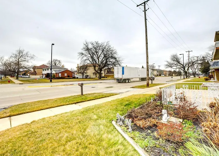 ~ 2 Mi To Ford Mall! * Oak Lawn