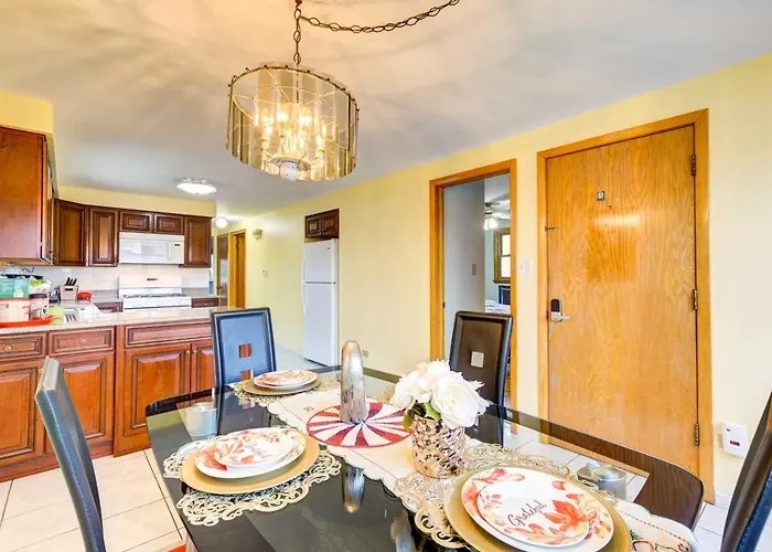 Apartment ~ 2 Mi To Ford Mall! Oak Lawn